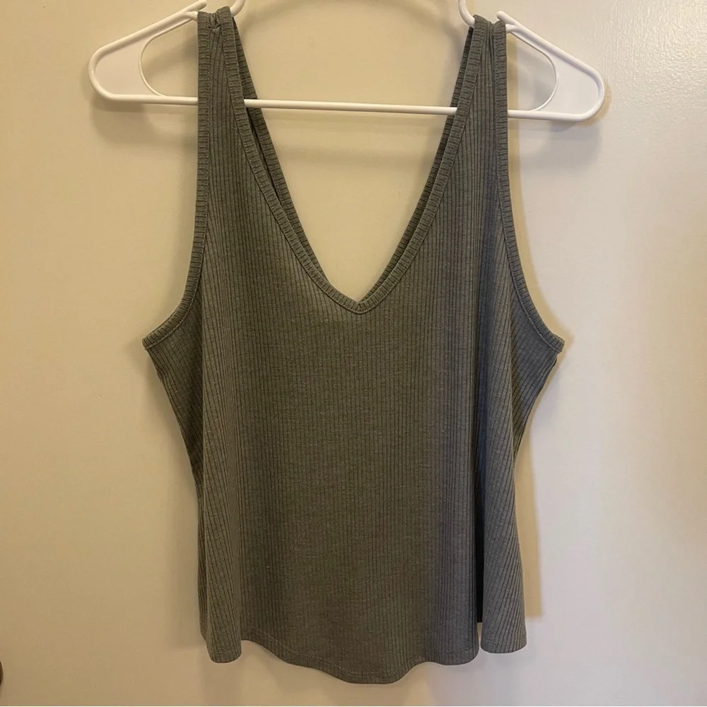 Knotted Rib Tank Top - Picture 4 of 7